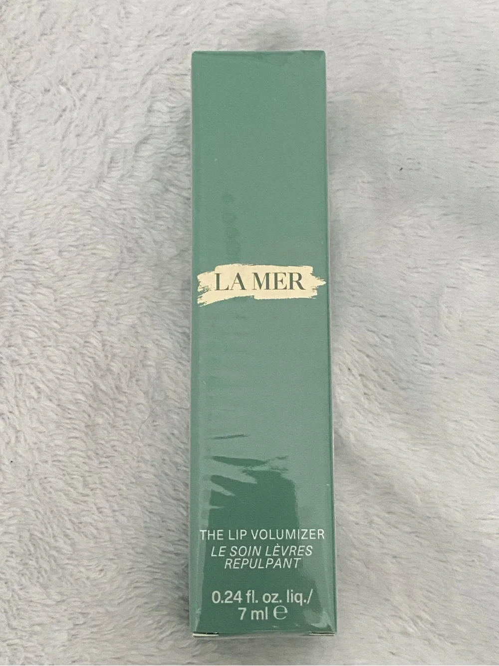 La Mer ‘The Lip Volumizer’ Plumping Lip Gloss in Sheer Glow